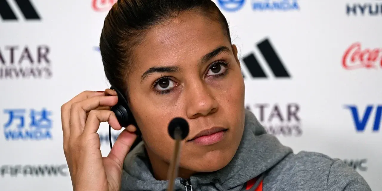 Reportero de la BBC le pregunta a la Capitana de Marruecos si en su equipo hay jugadoras lesbianas