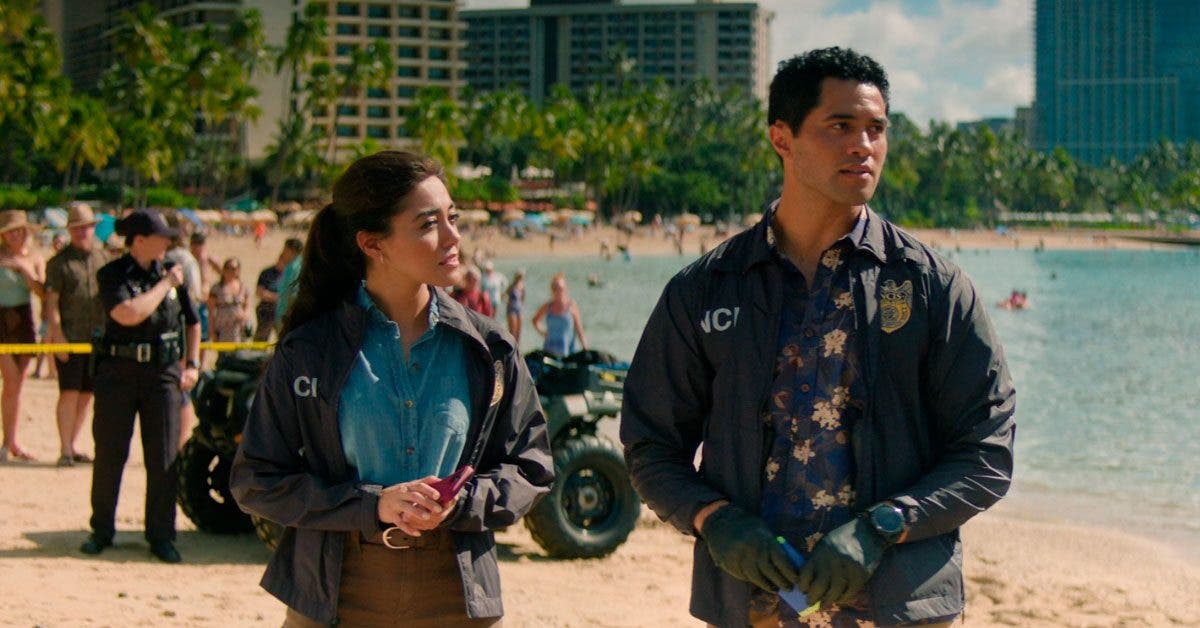 Lucy y Kai investigando un asesinato