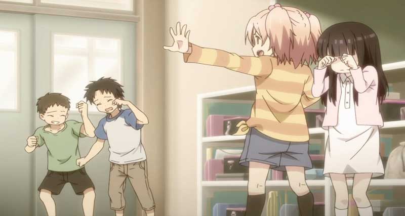 Yuma defendiendo a Hotaru cuando ambas eran pequeñas
