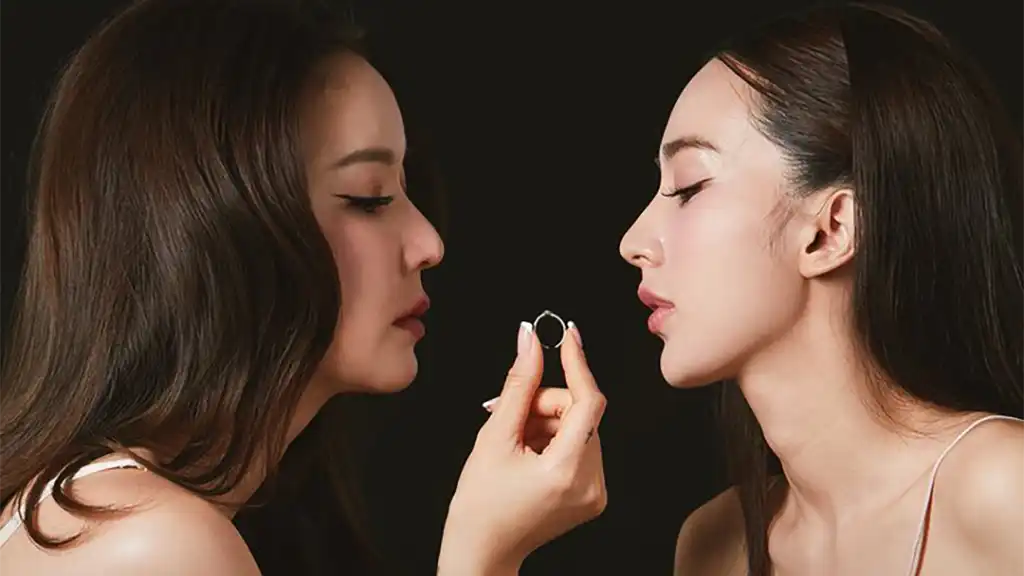 Denied Love pareja lésbica