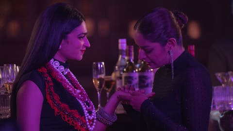 Pareja l&eacute;sbica en la serie La Realeza