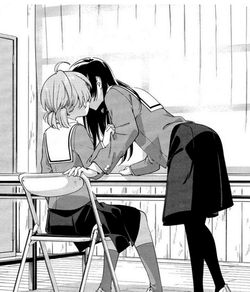 Nanami besa a Yu en la sala del consejo de estudiantes