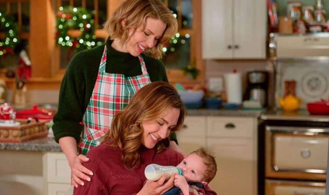 The Christmas Baby: Ali Liebert y Kat Barrell se enamoran (y encuentran un bebé) en la nueva peli lésbica navideña de Hallmark
