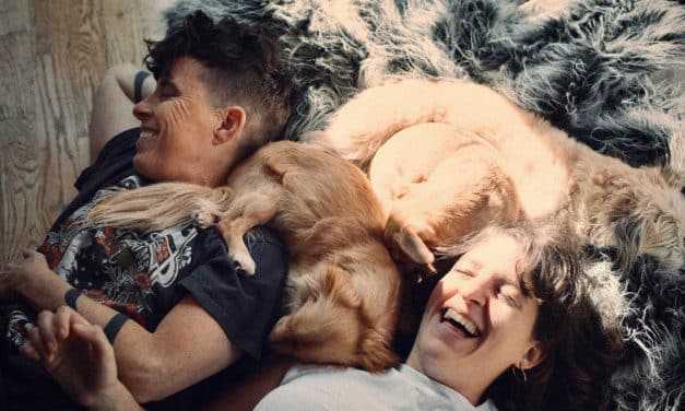 “Come See Me in the Good Light”: Andrea Gibson y Megan Falley transforman el dolor en amor y poesía en su documental para Apple TV+