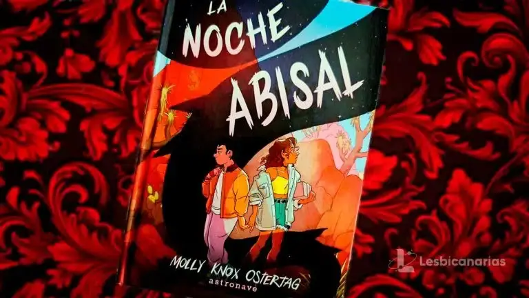 Portada dura del c&oacute;mic l&eacute;sbico La noche abisal