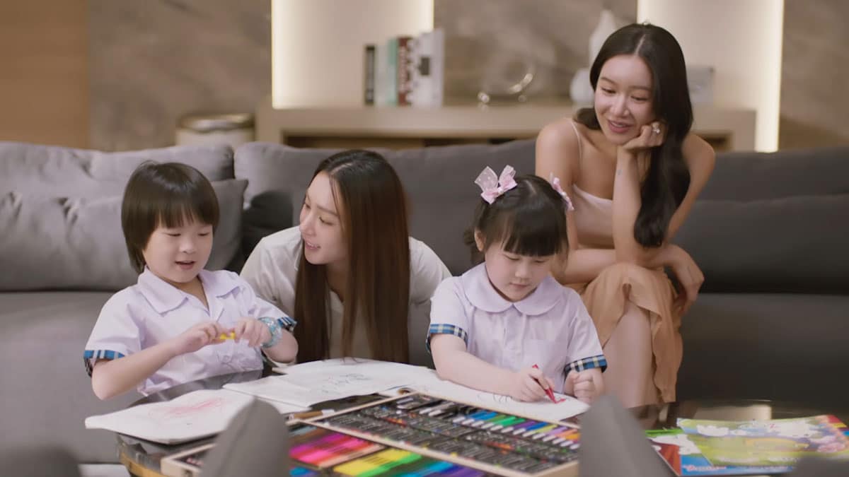 Rin y Khem con sus dos pequeños en el especial de Denied Love