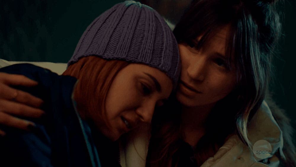 Waverly y Nicole sufriendo por la muerte de Dolls